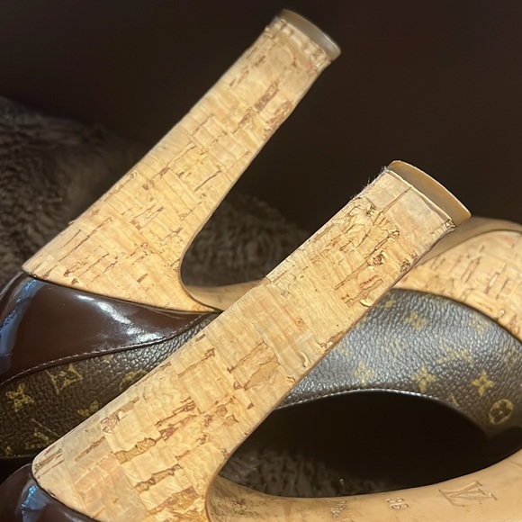 LOUIS VUITTON Rivoli Heels - Picture 12 of 15